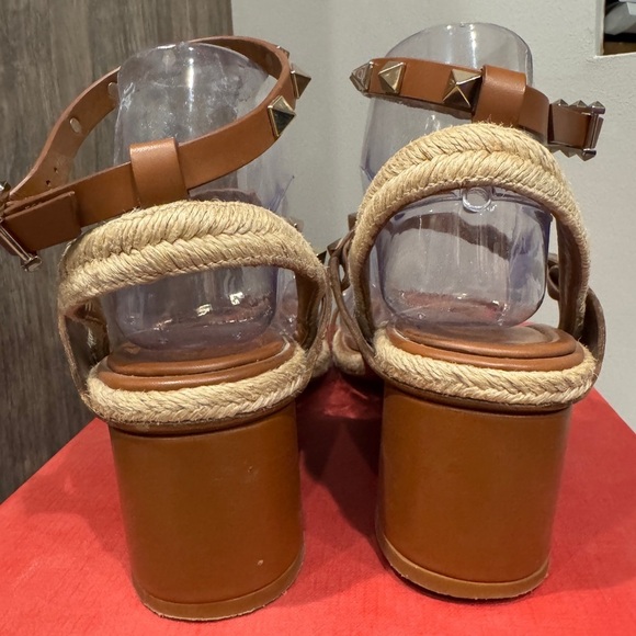 Valentino Garavani Rockstud Accent Leather T-Strap Sandal 39.5 - Picture 6 of 10